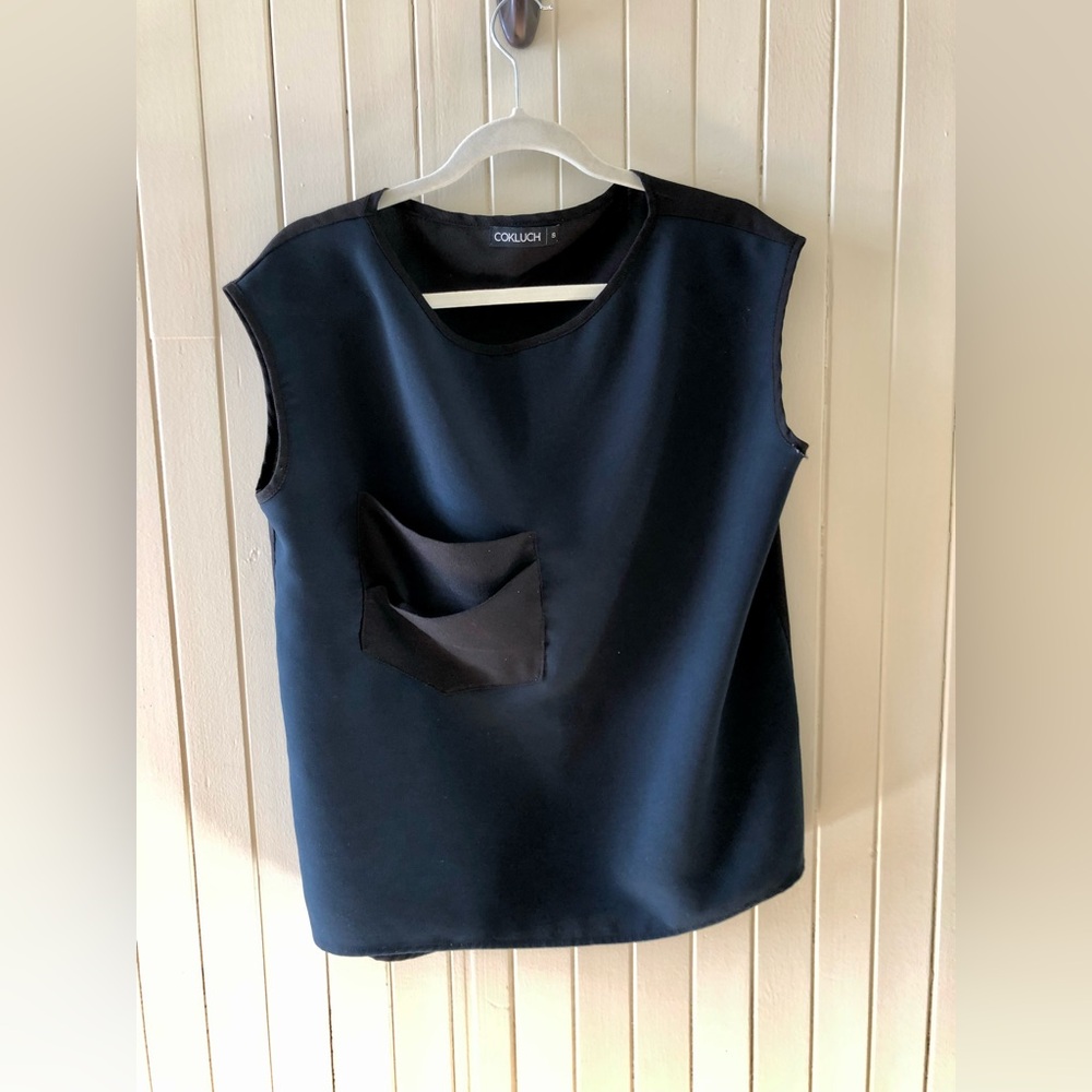 Cokluch 🇨🇦 S Boxy flowy top in blue with black back - GUC